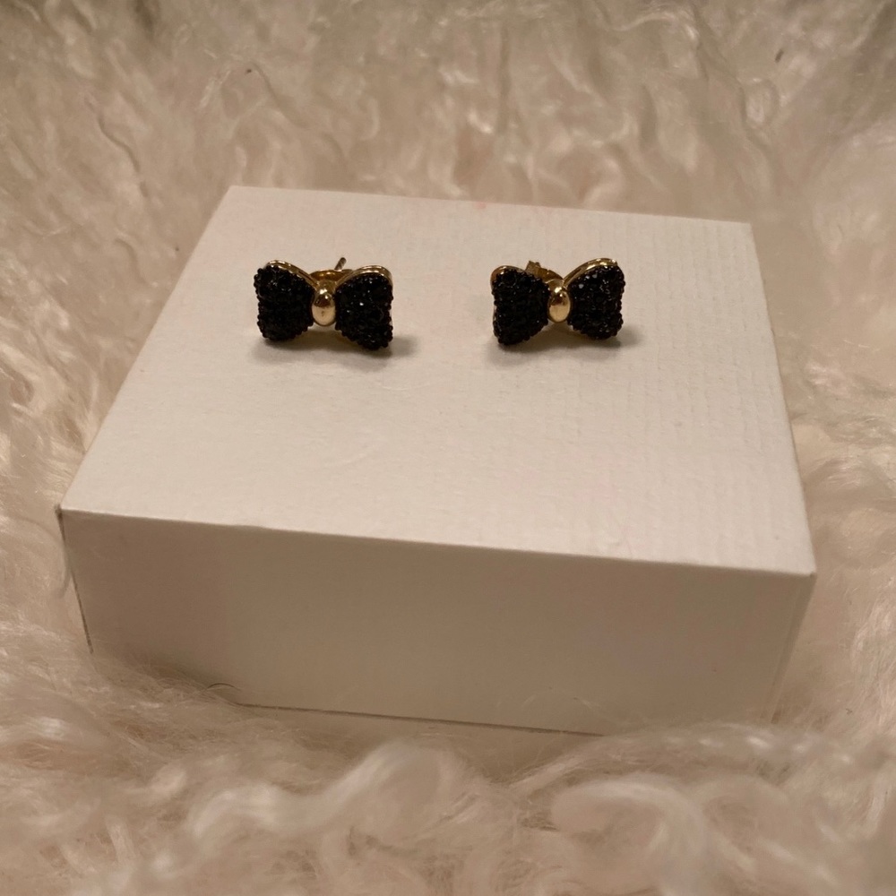 Bow earring studs